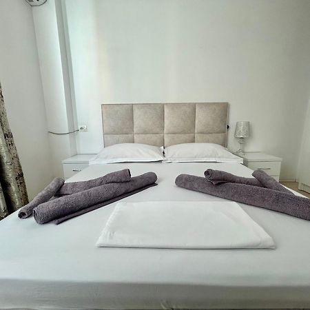 A&X Lovely And Central Apartment - 24H Self Check-In Tirana Buitenkant foto