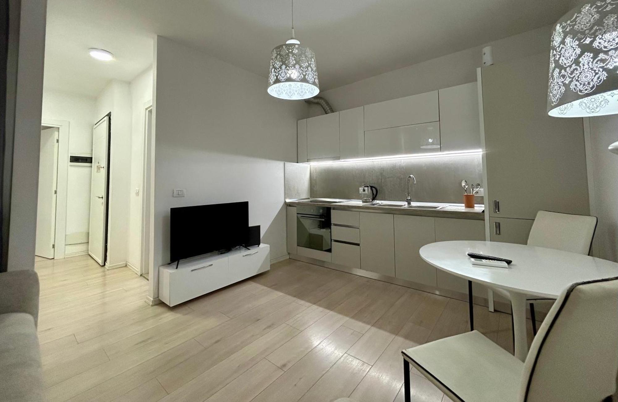 A&X Lovely And Central Apartment - 24H Self Check-In Tirana Buitenkant foto