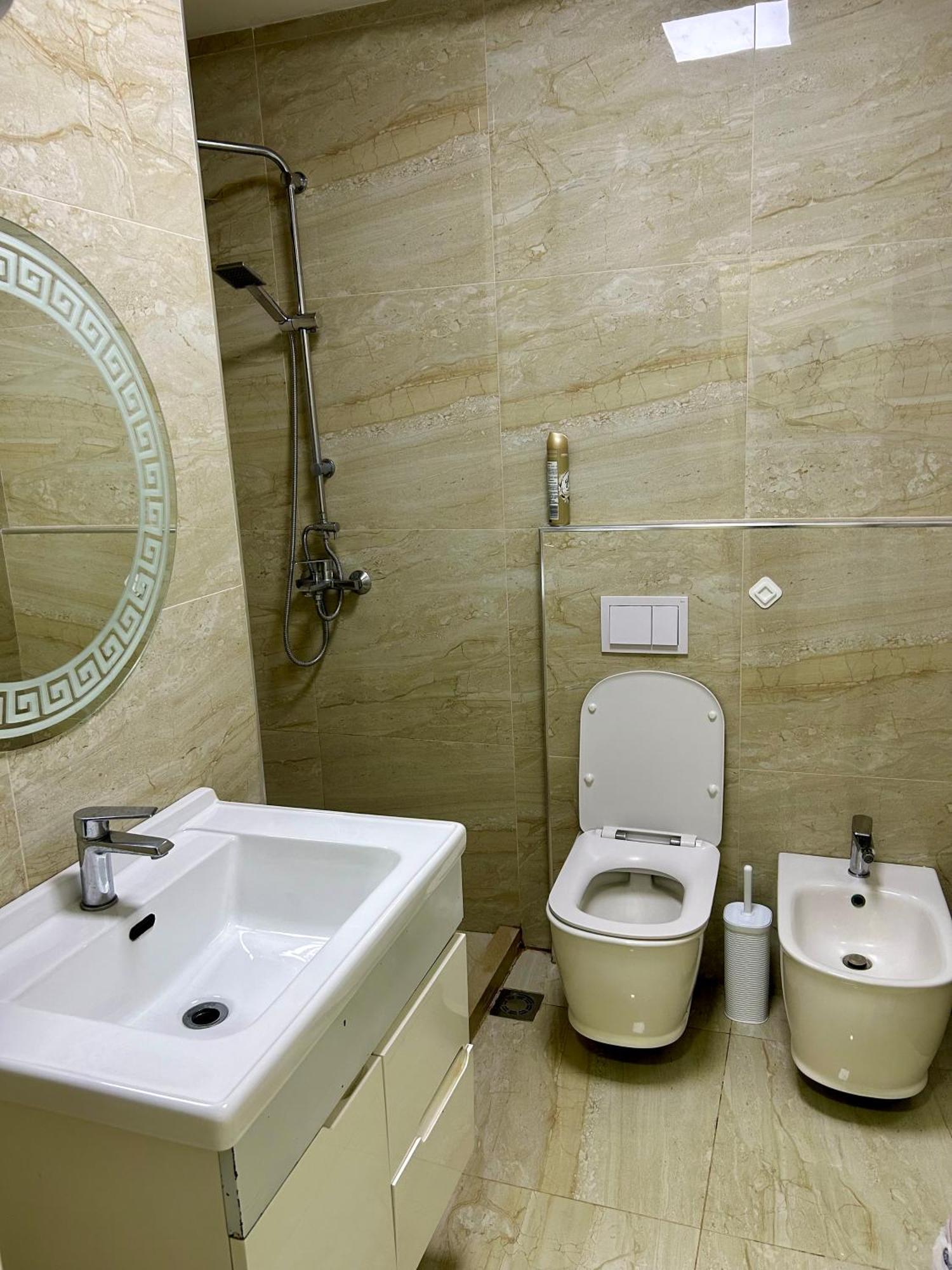A&X Lovely And Central Apartment - 24H Self Check-In Tirana Buitenkant foto