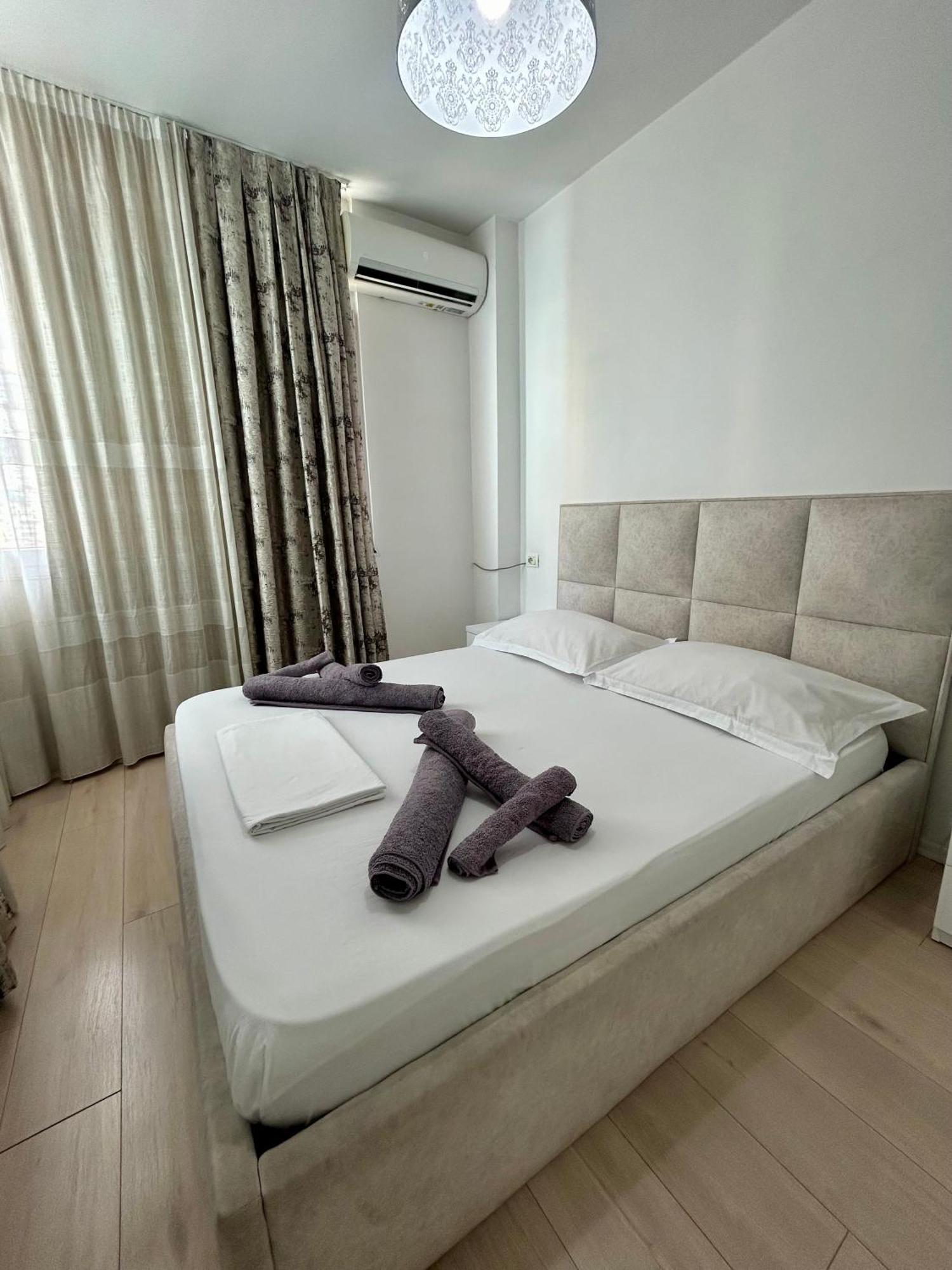 A&X Lovely And Central Apartment - 24H Self Check-In Tirana Buitenkant foto