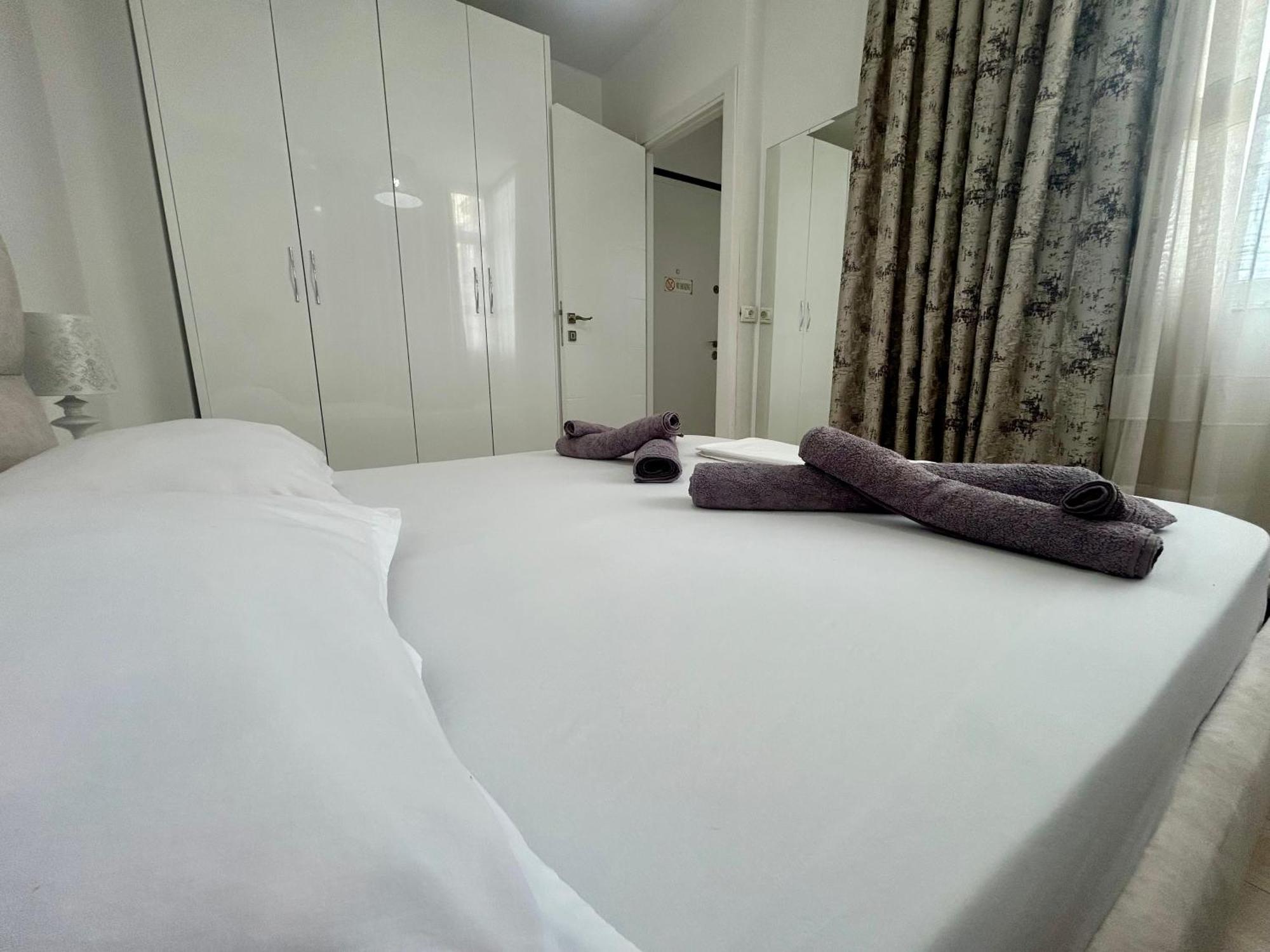 A&X Lovely And Central Apartment - 24H Self Check-In Tirana Buitenkant foto