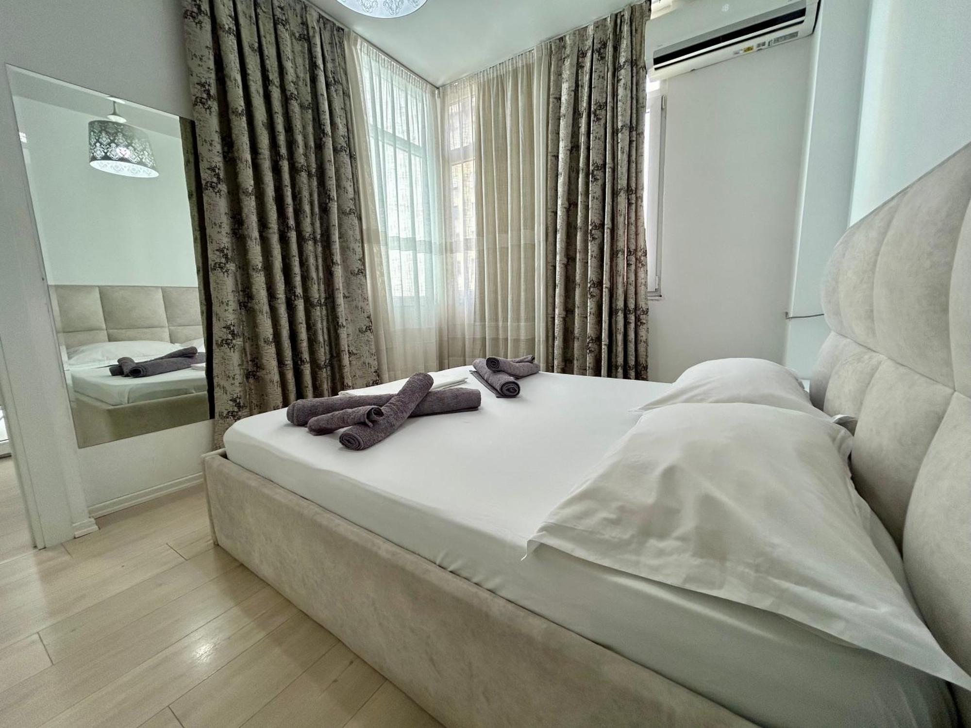 A&X Lovely And Central Apartment - 24H Self Check-In Tirana Buitenkant foto