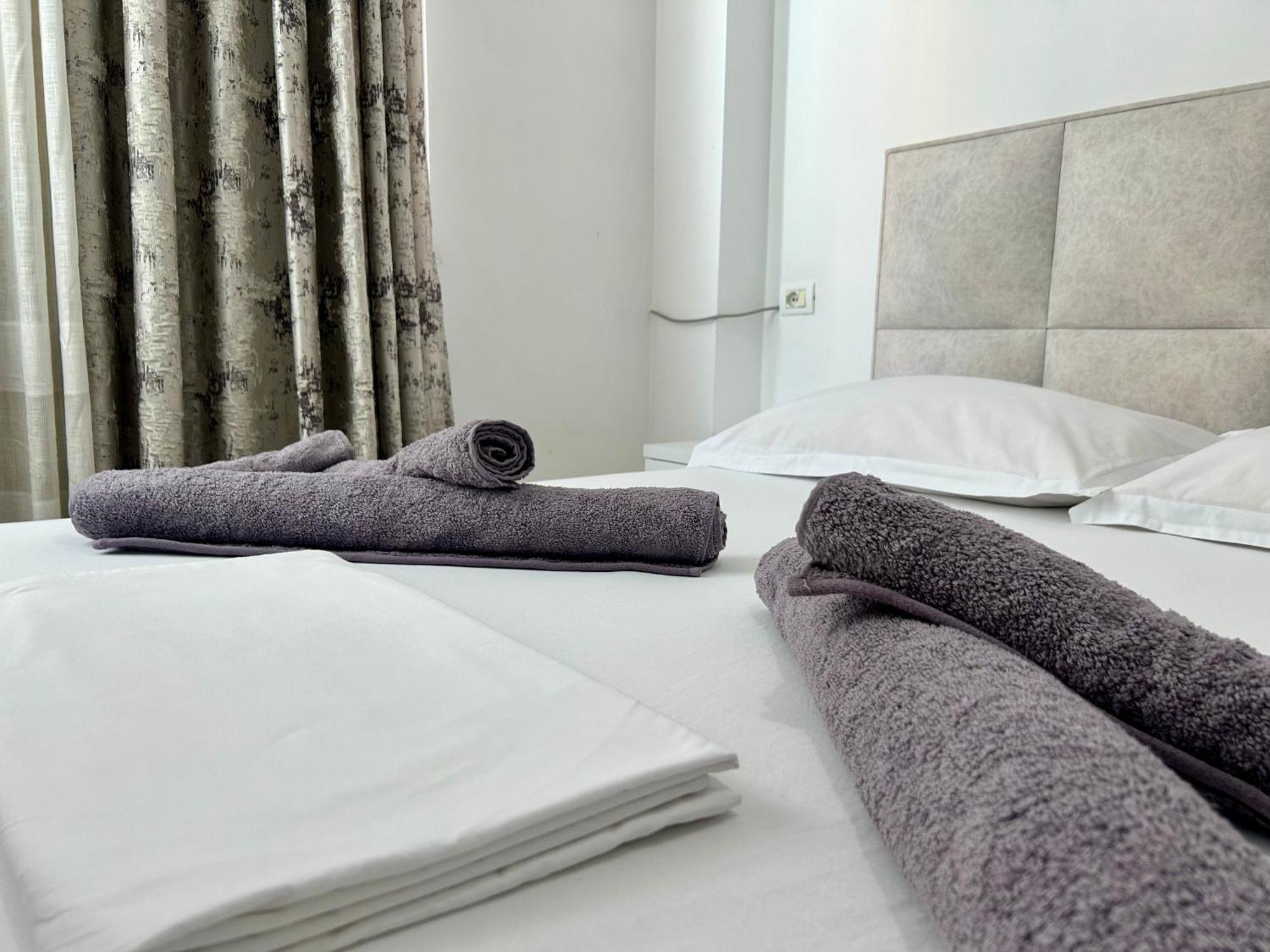 A&X Lovely And Central Apartment - 24H Self Check-In Tirana Buitenkant foto